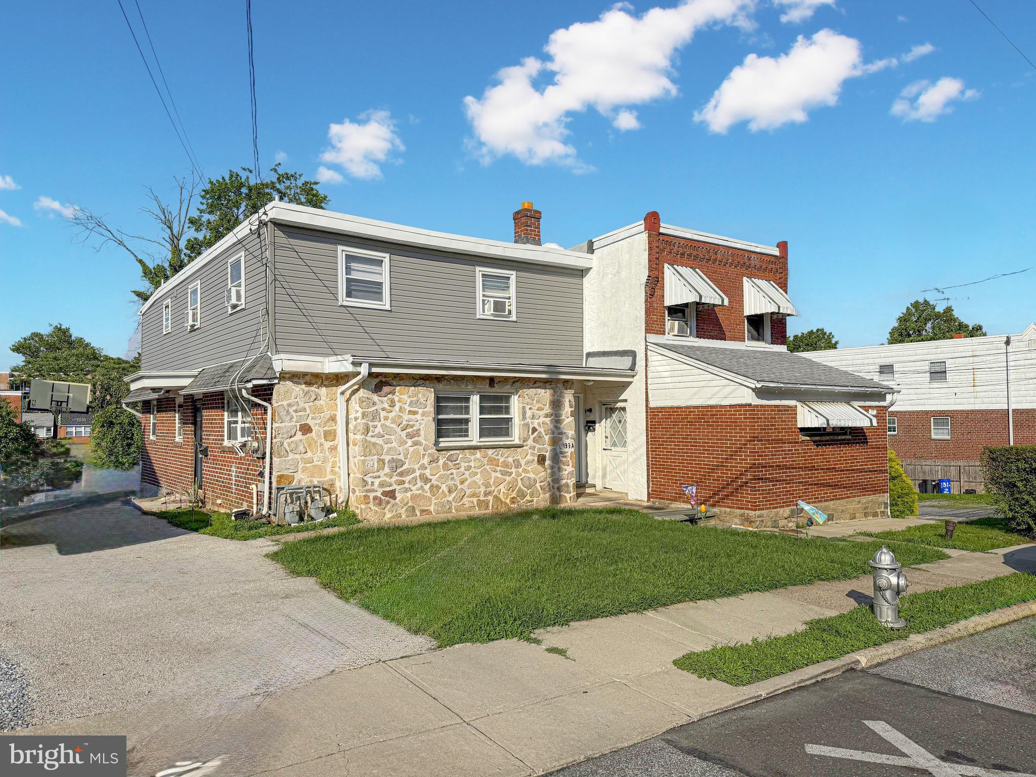 131-133 Saint Charles St