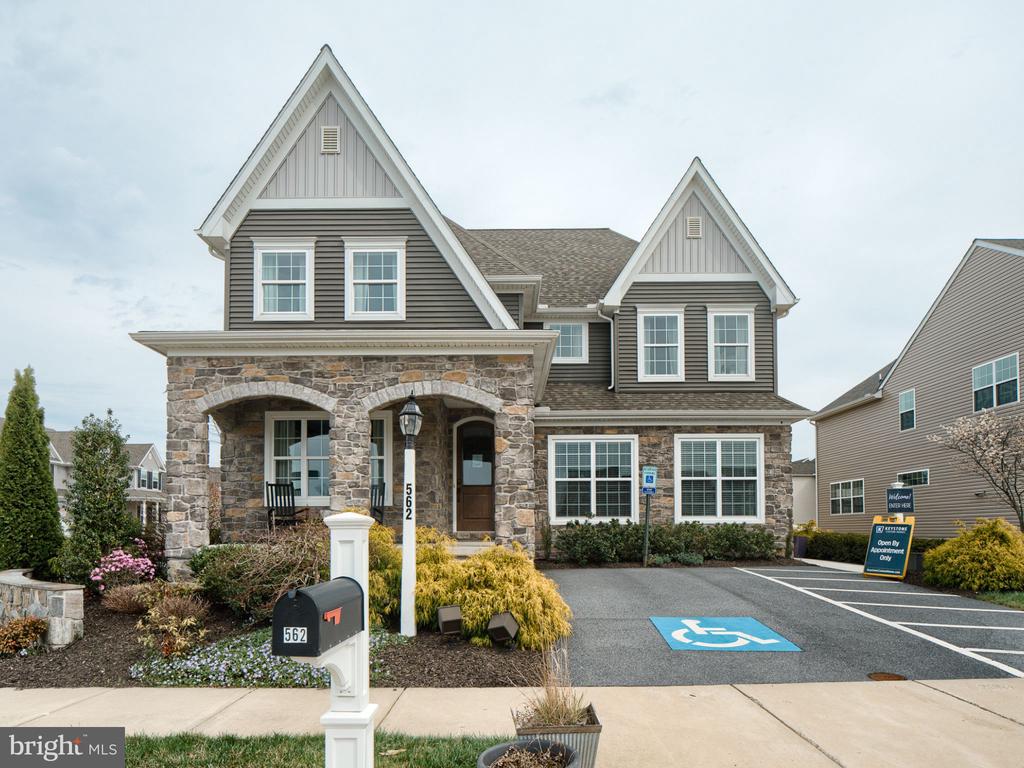 562 Brookshire Dr