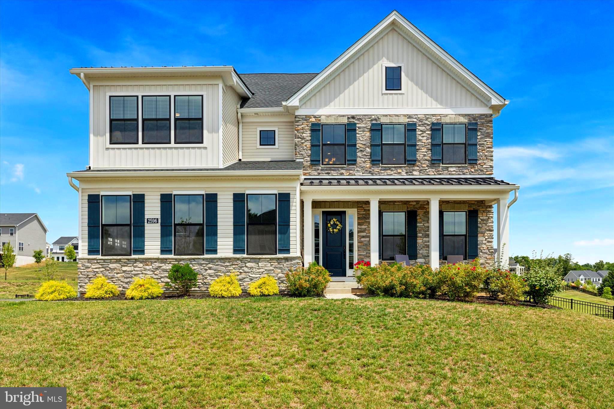 2596 Hawthorn Dr