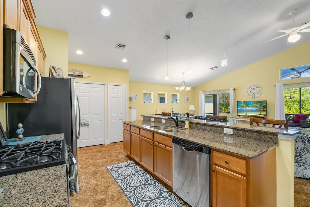 512 Calamondin Way SW