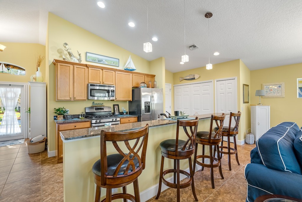 512 Calamondin Way SW