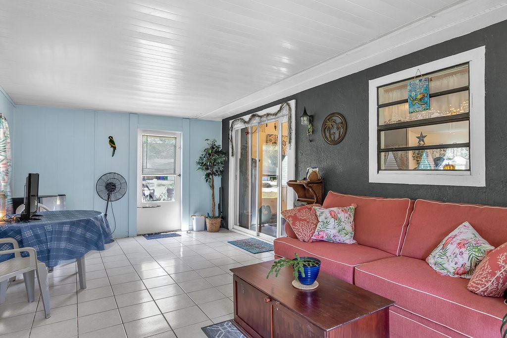813 Roseland Road