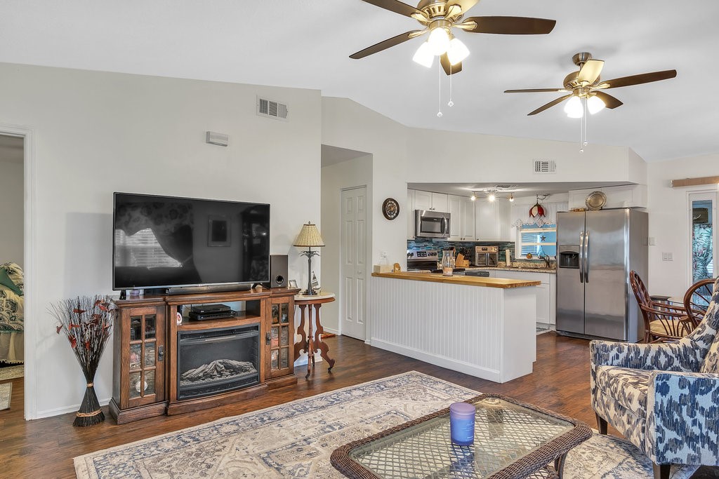 813 Roseland Road