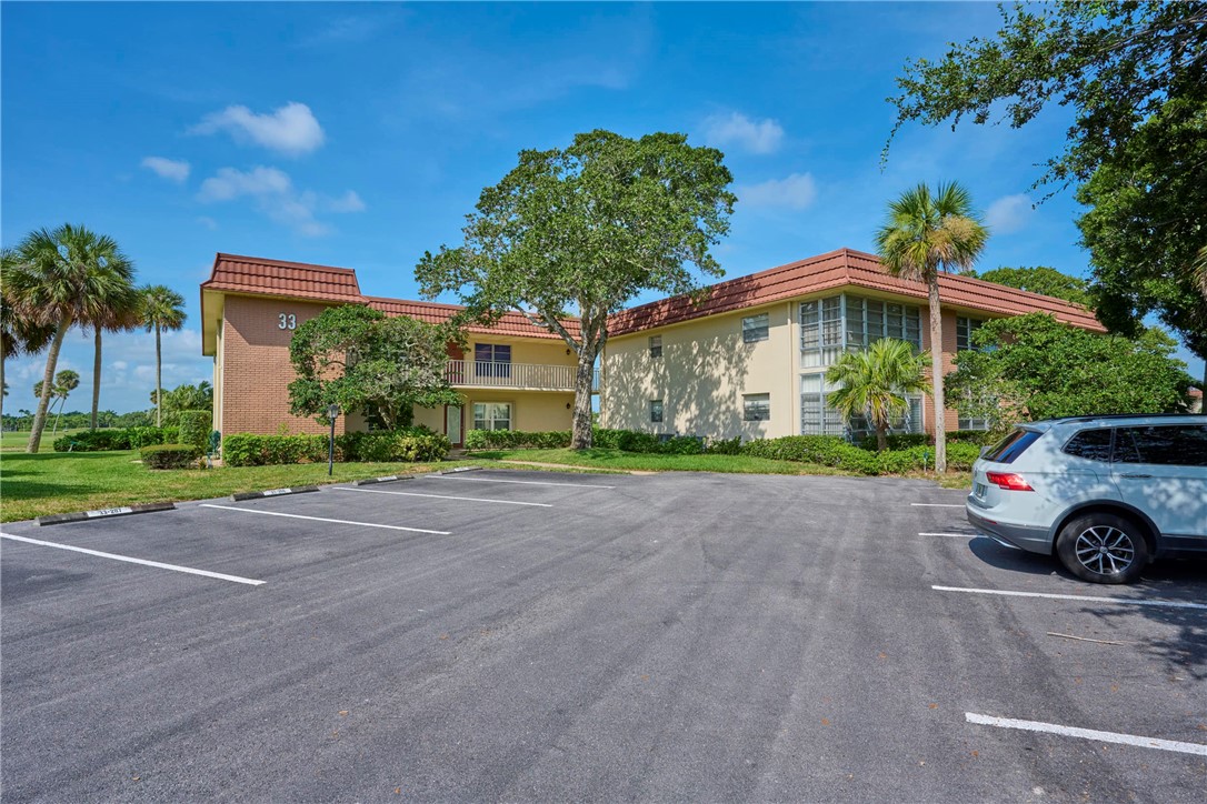 33 Vista Gardens Trail 204