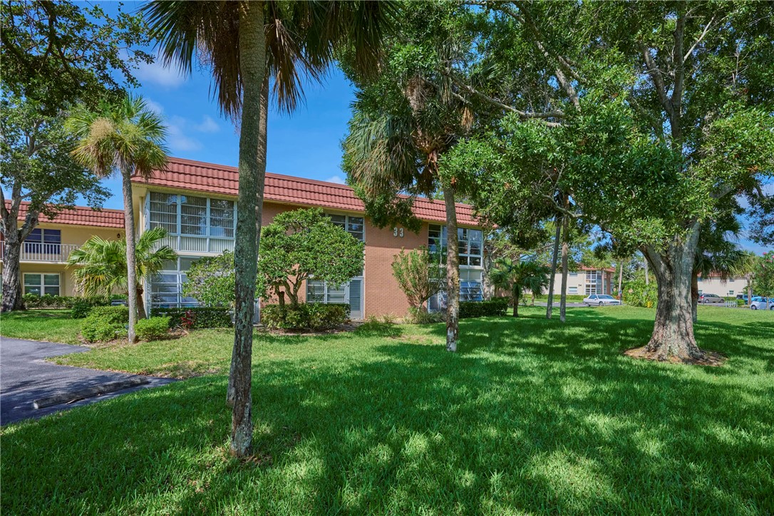 33 Vista Gardens Trail 204