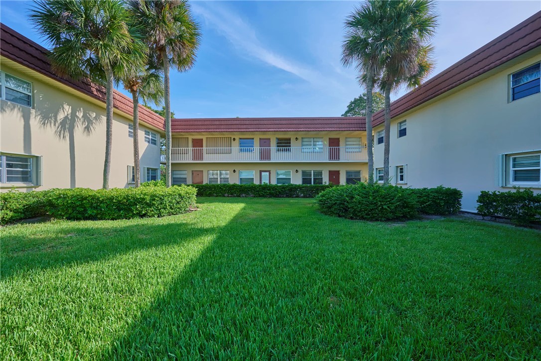 33 Vista Gardens Trail 204