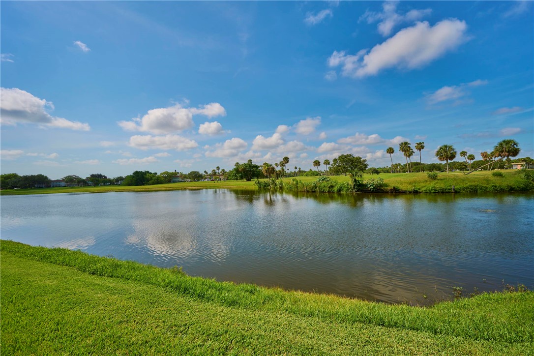 33 Vista Gardens Trail 204