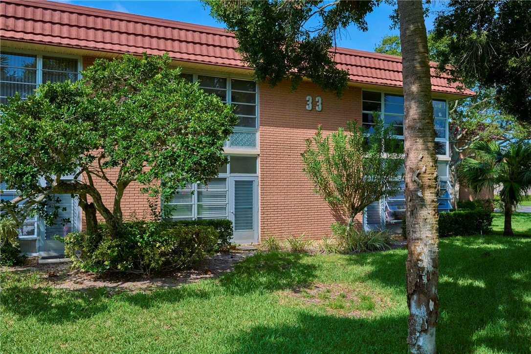 33 Vista Gardens Trail 204
