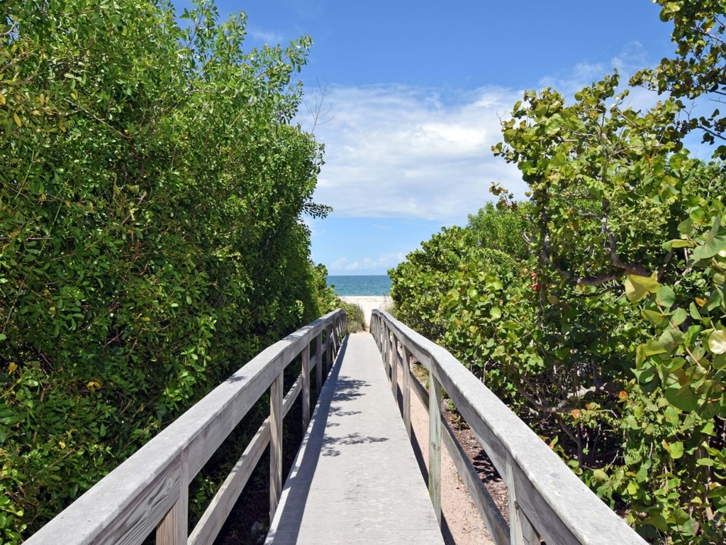 1039 Near Ocean Drive