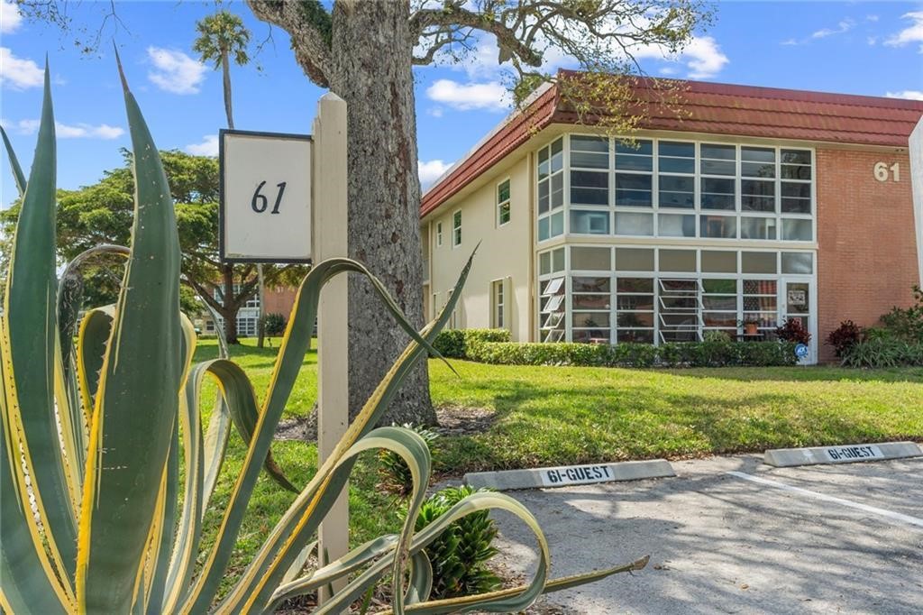 61 Woodland Drive 201