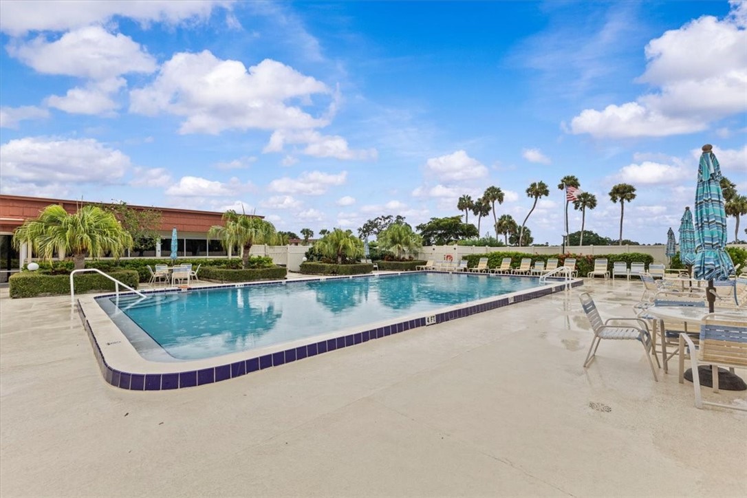 3 Vista Palm Lane 204