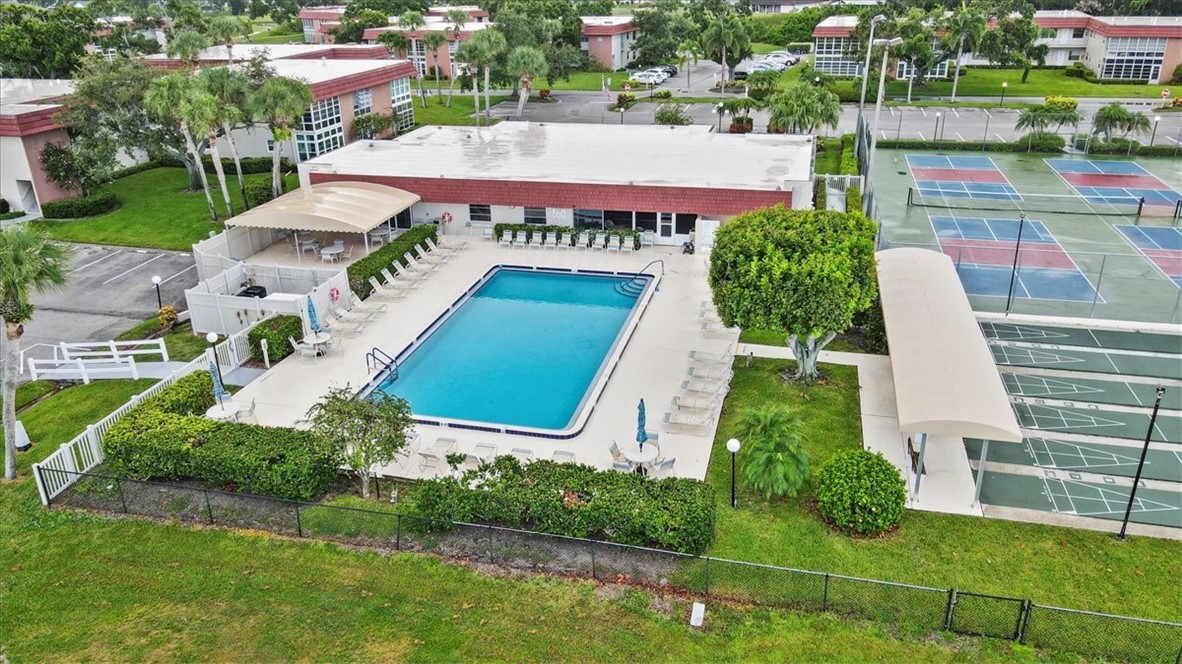 3 Vista Palm Lane 204