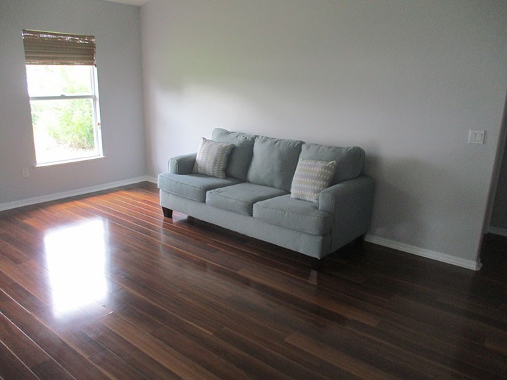 935 Southlakes Way SW