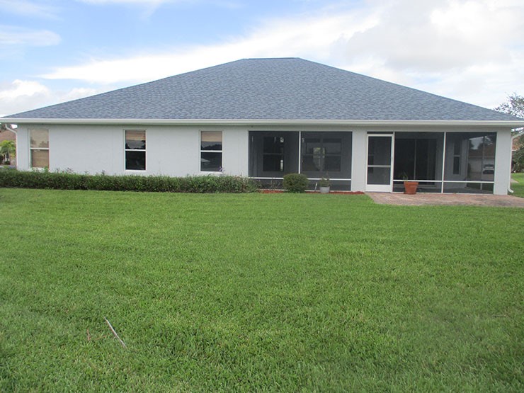 935 Southlakes Way SW