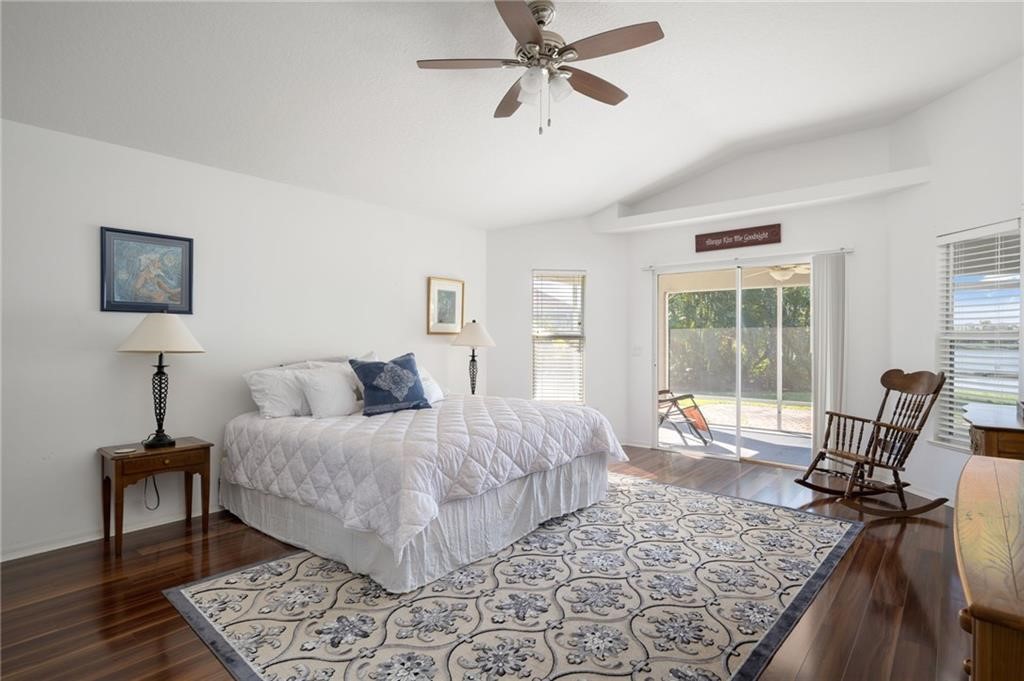 935 Southlakes Way SW