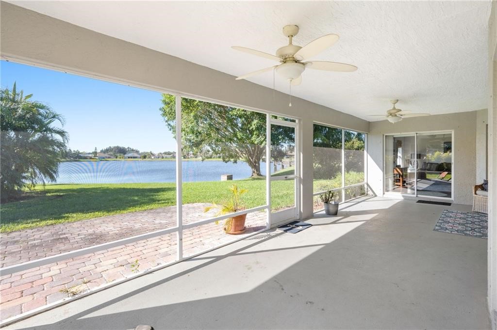 935 Southlakes Way SW