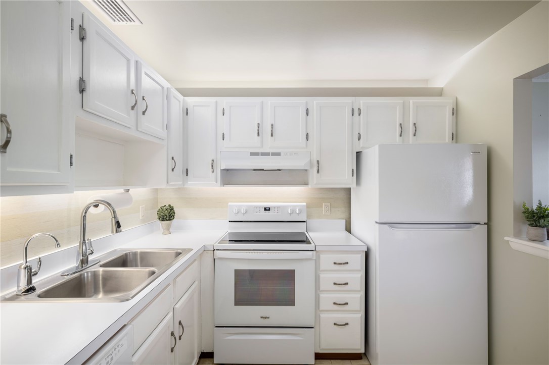 3 Vista Palm Lane 204