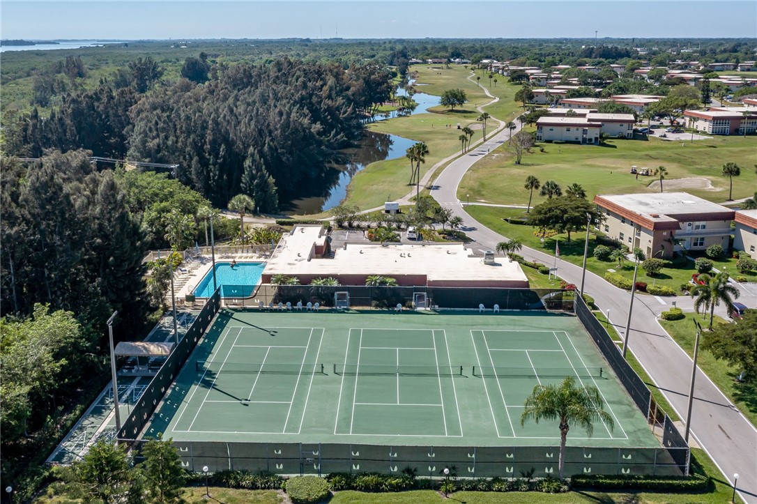 3 Vista Palm Lane 204