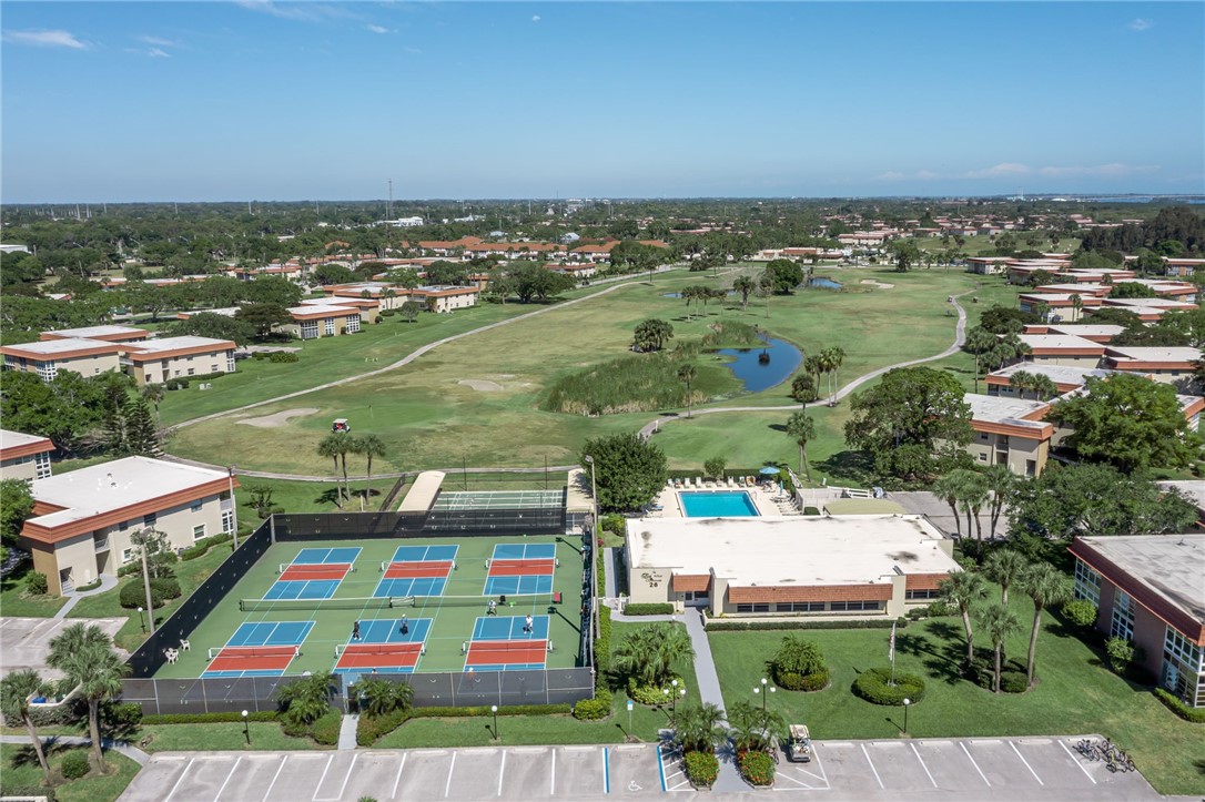 3 Vista Palm Lane 204