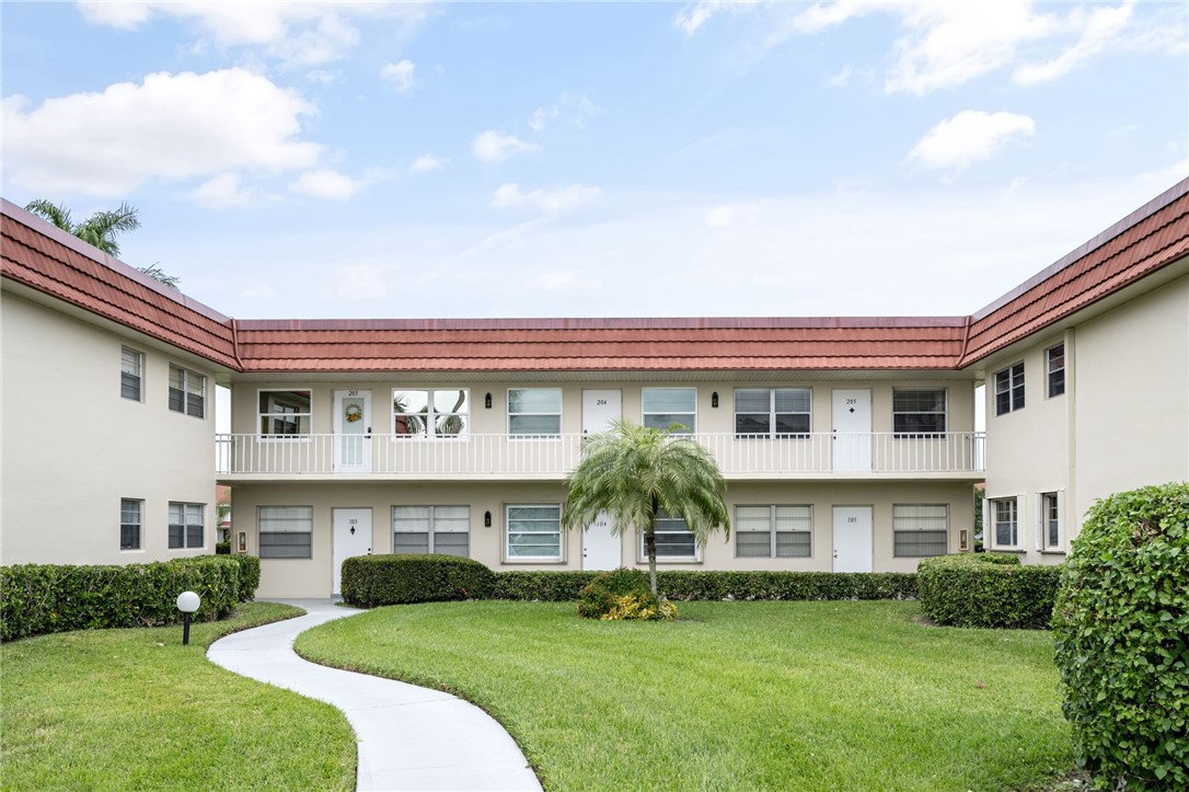 3 Vista Palm Lane 204