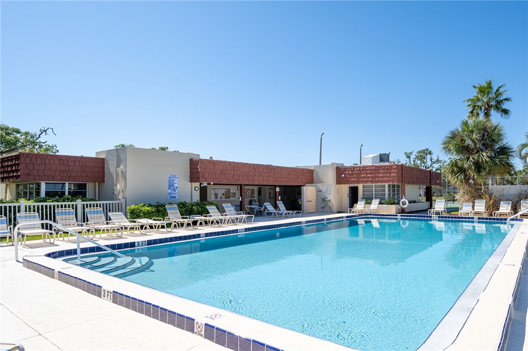 3 Vista Palm Lane 204