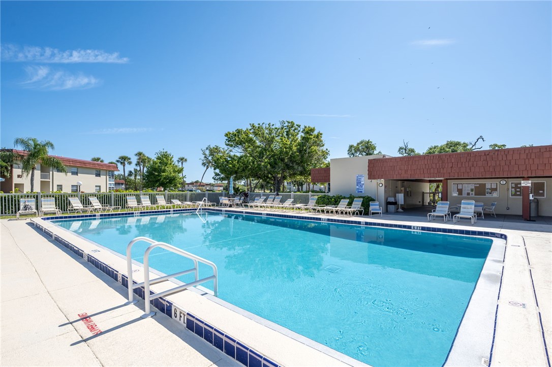 3 Vista Palm Lane 204