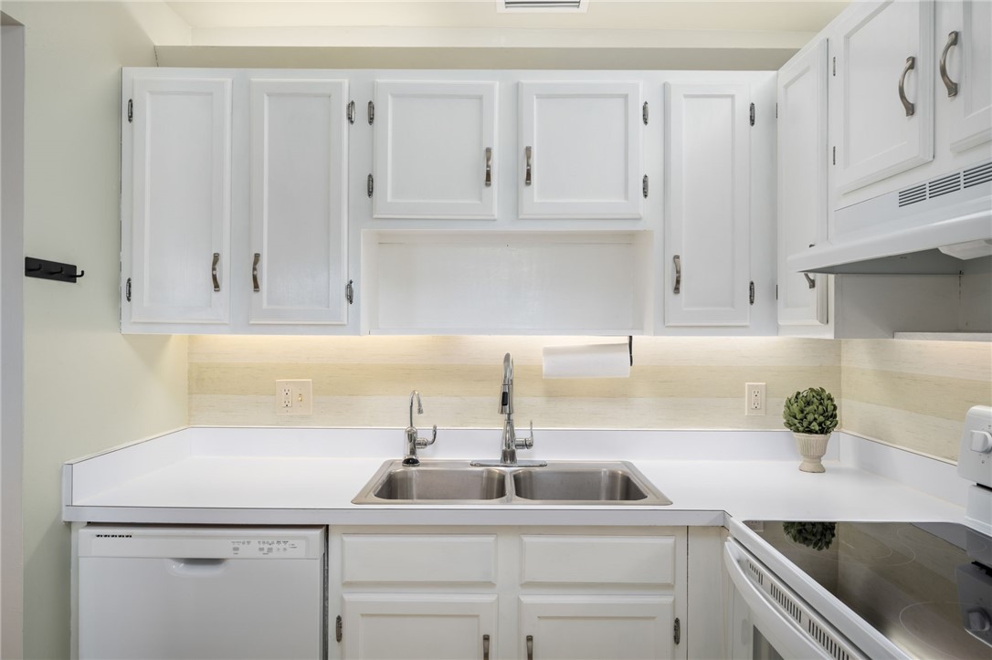 3 Vista Palm Lane 204