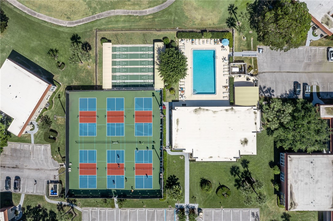 3 Vista Palm Lane 204