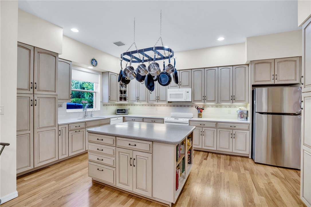 1035 Quail Court SW