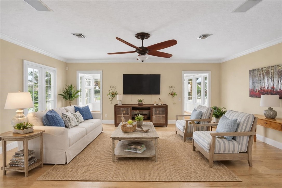 137 SW 38th Court SW