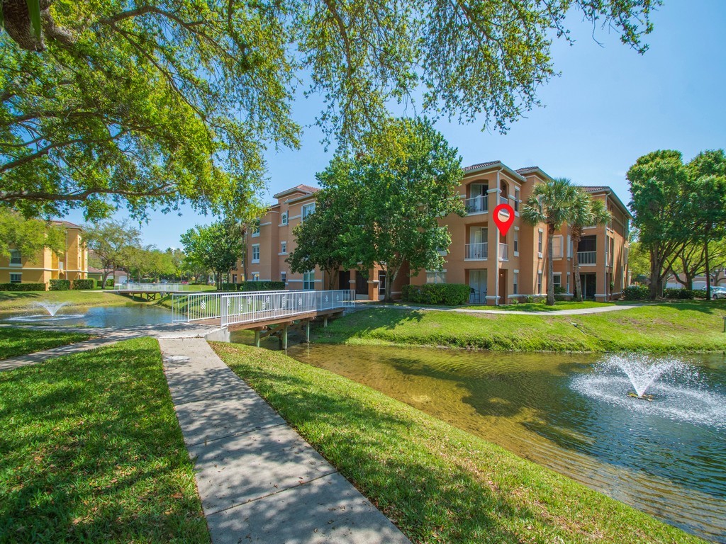 5020 Fairways Circle J202