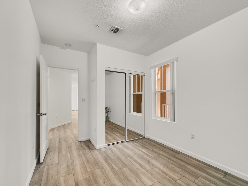 5020 Fairways Circle J202