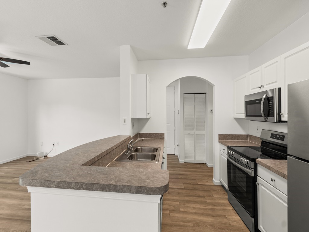 5020 Fairways Circle J202