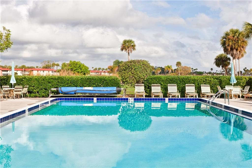 16 Vista Palm Lane 205