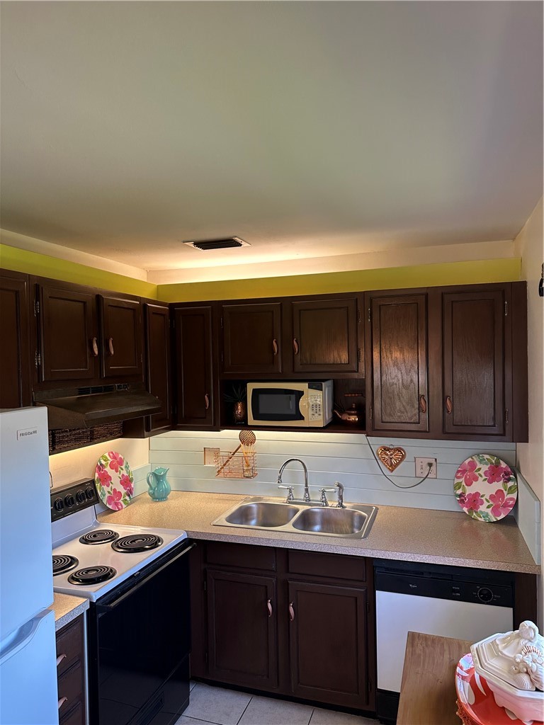 16 Vista Palm Lane 205