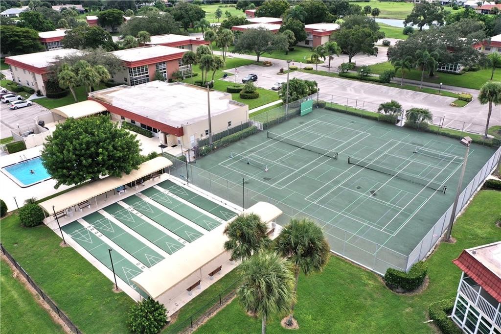 16 Vista Palm Lane 205