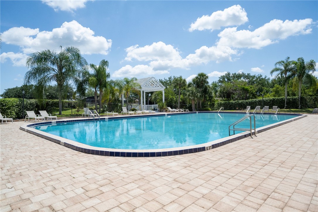 1336 Shoreline Circle