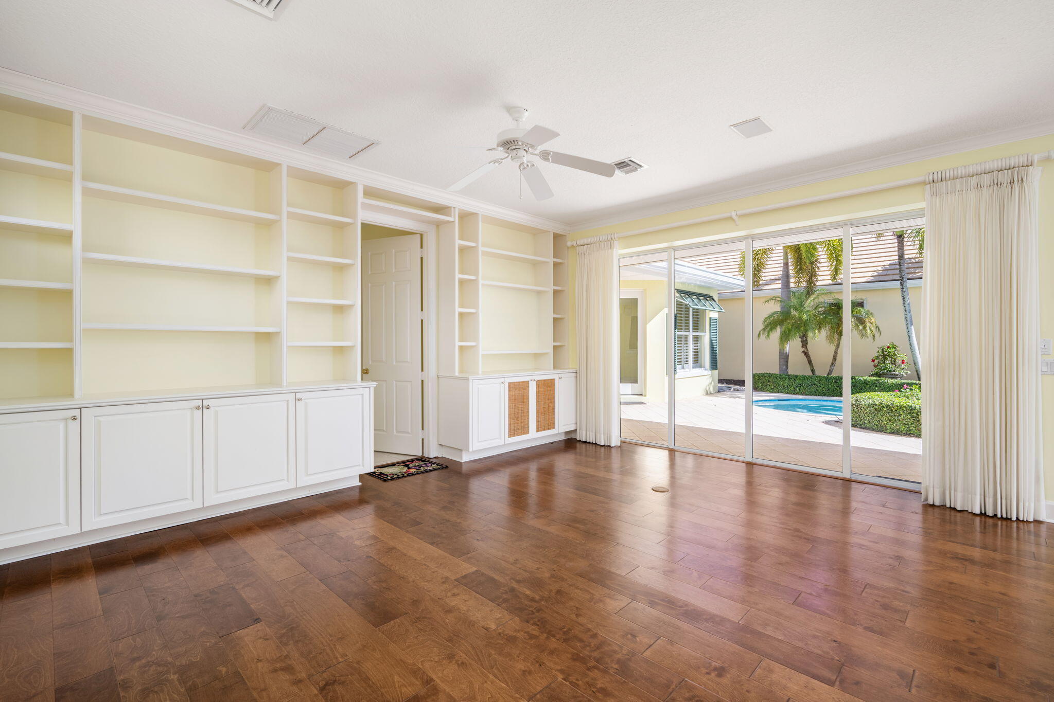 2131 SEA MIST Court
