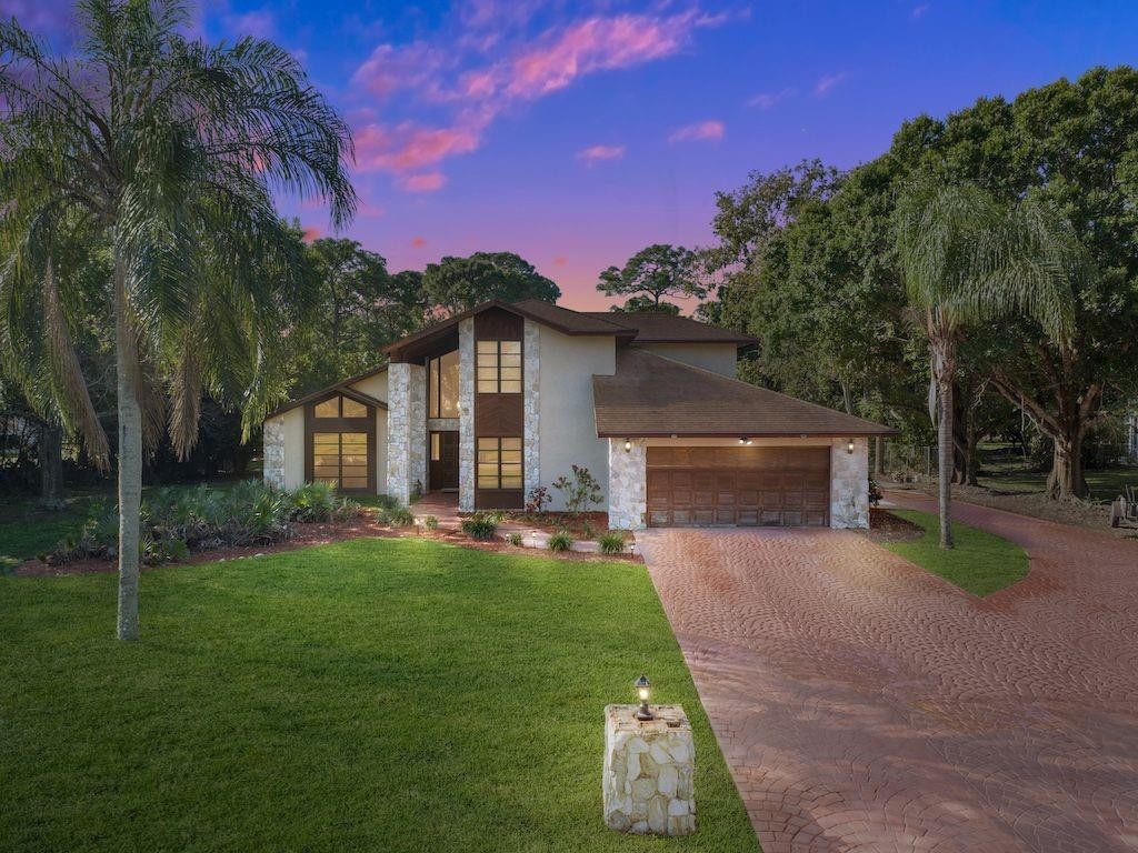 895 N Woodlands Drive