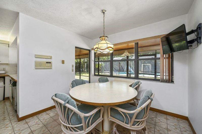 895 N Woodlands Drive