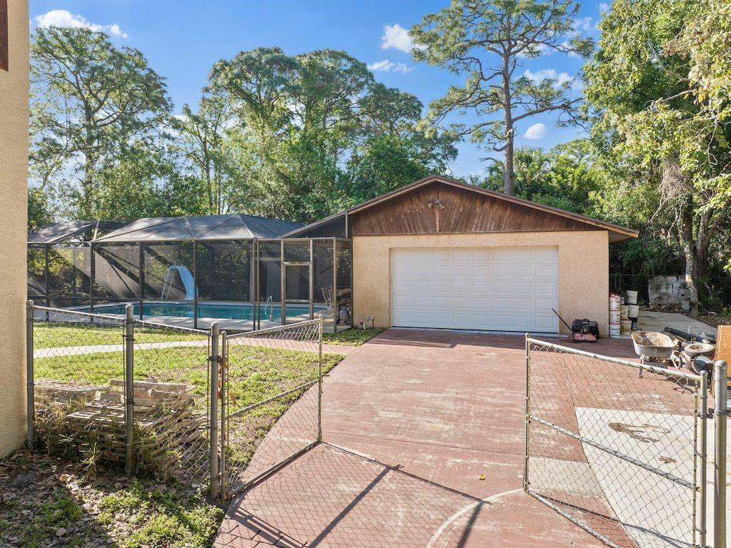 895 N Woodlands Drive