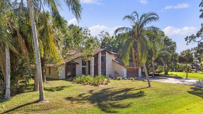 895 N Woodlands Drive