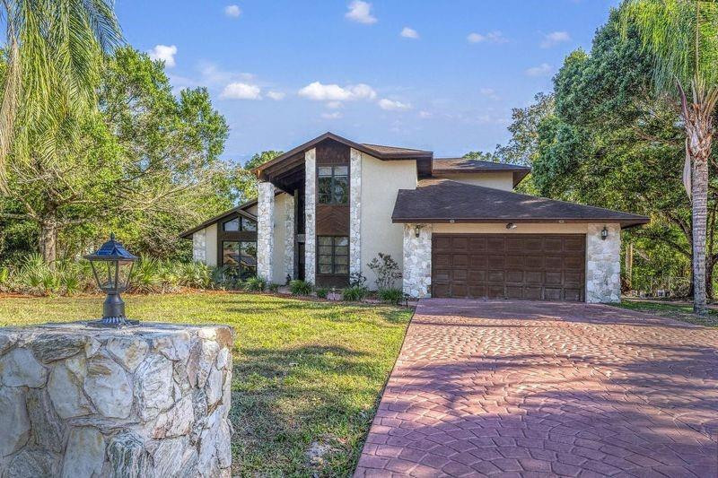 895 N Woodlands Drive