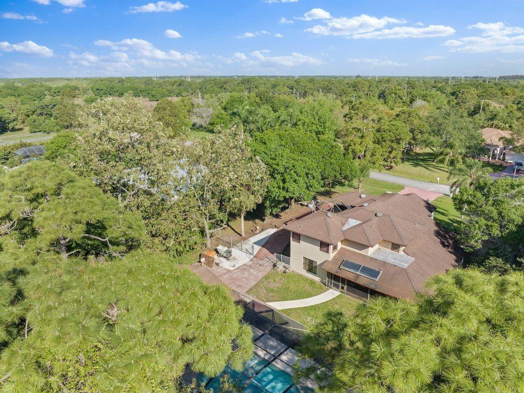 895 N Woodlands Drive
