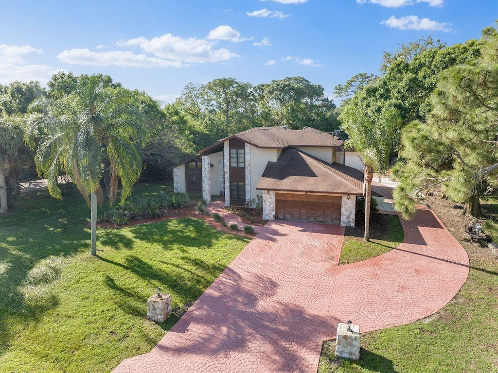 895 N Woodlands Drive