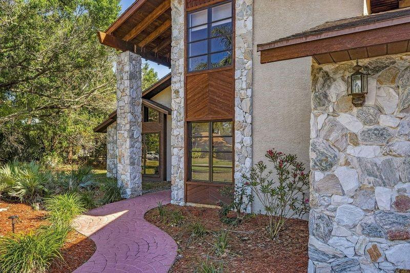 895 N Woodlands Drive