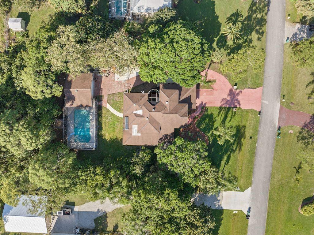 895 N Woodlands Drive