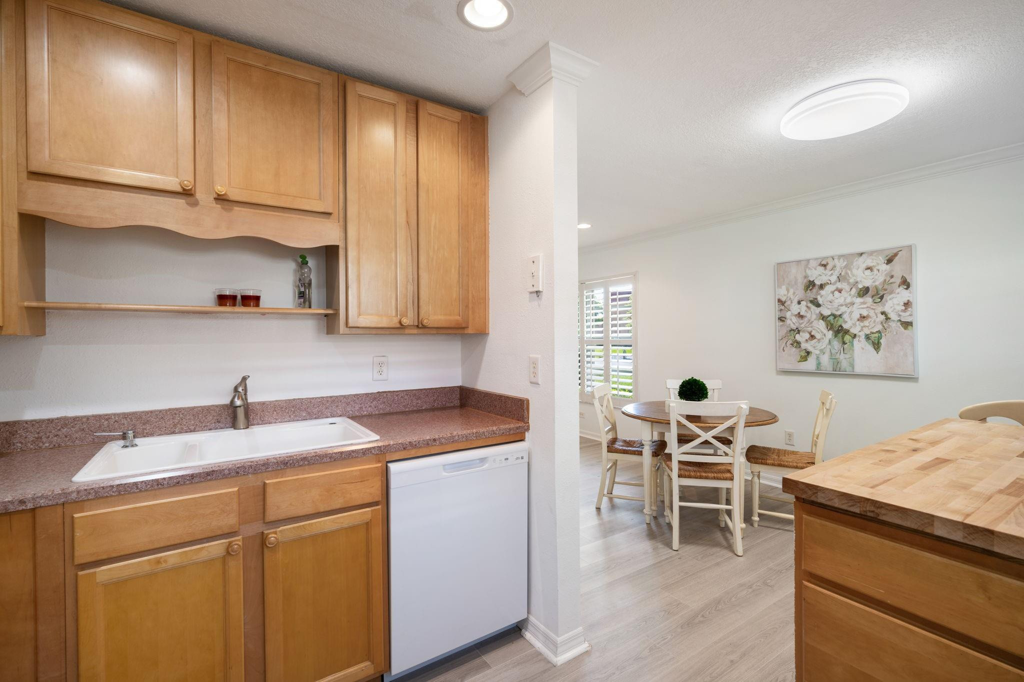 77 Royal Oak CT 102
