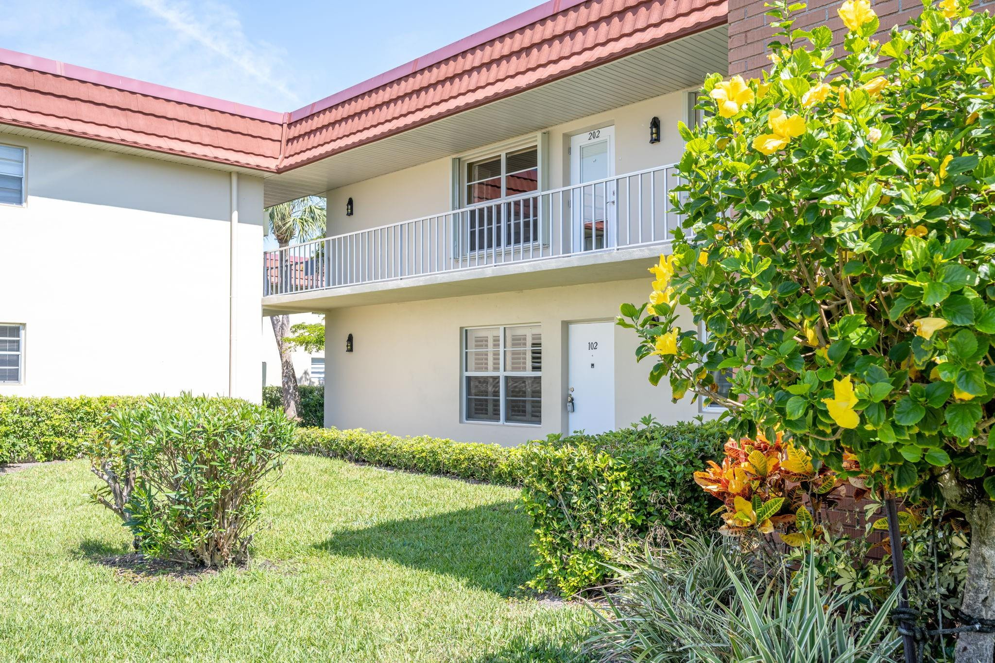 77 Royal Oak CT 102