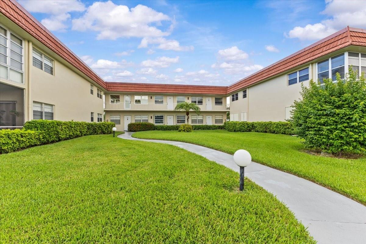 3 Vista Palm Ln 204